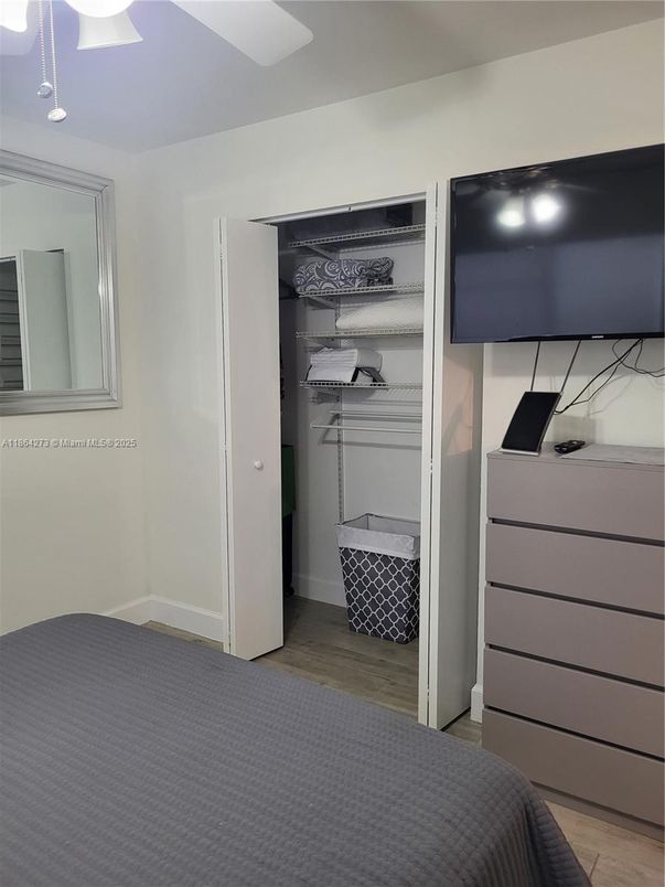 Interior, Walk-in Closets, Wood Texture Flooring
