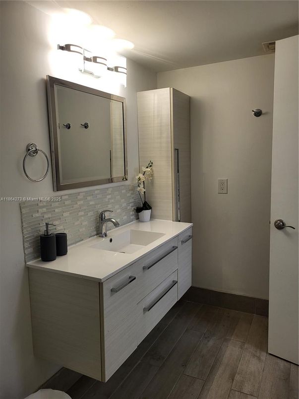Bathroom, Dual Sink Vanities, Interior, Wood Texture Flooring