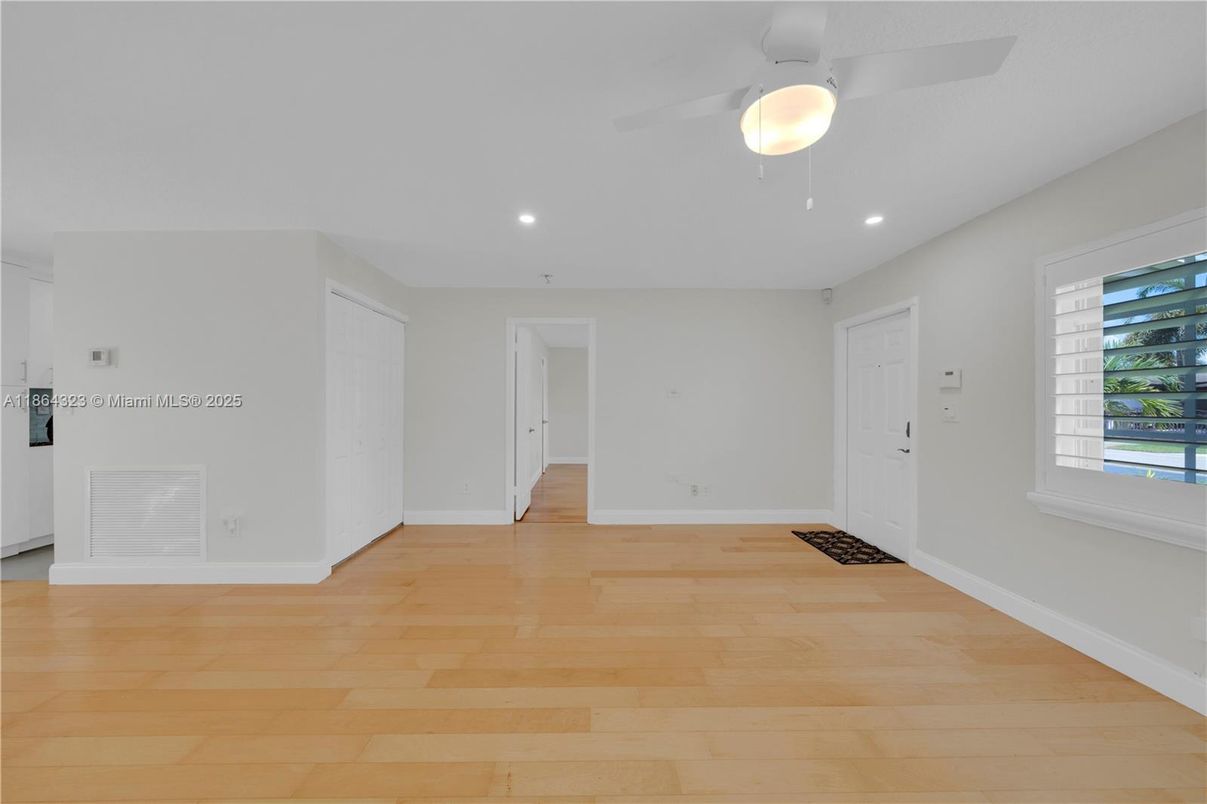 Empty room, Interior, Recessed Lighting, Wood Texture Flooring