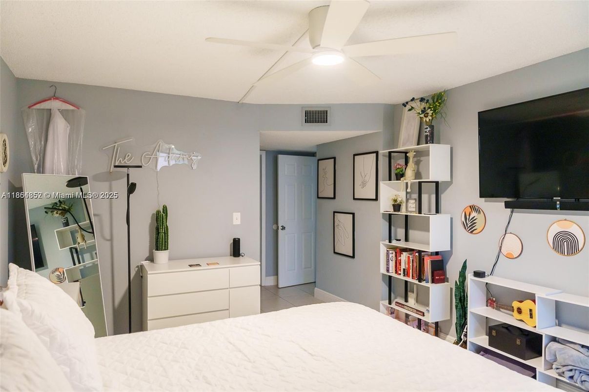 Bedroom, Interior, Recessed Lighting
