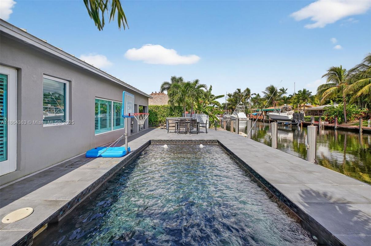 Exterior, Pool, Water