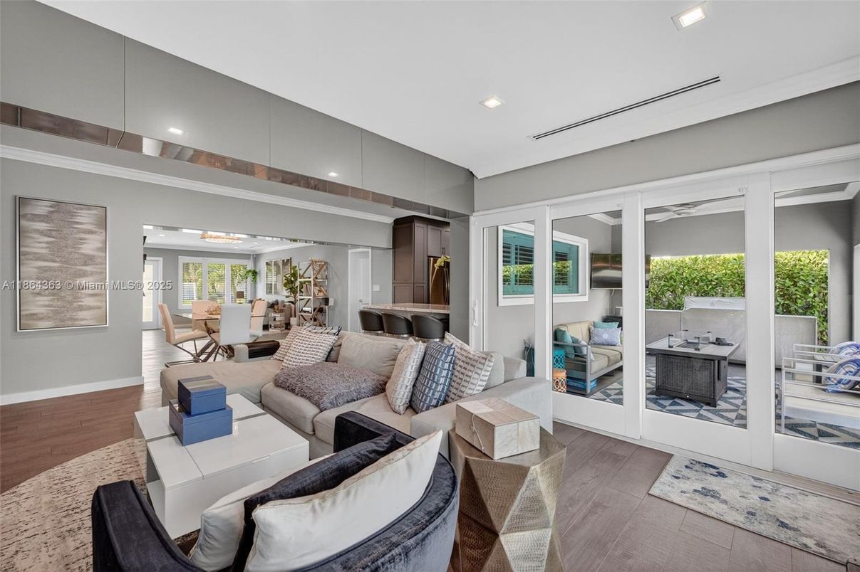 Dining room, Interior, Living room, Pendant Lights, Recessed Lighting, Wood Texture Flooring