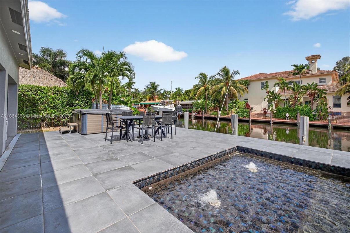 Exterior, Hot Tub