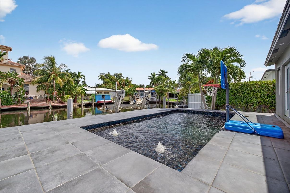 Exterior, Pool