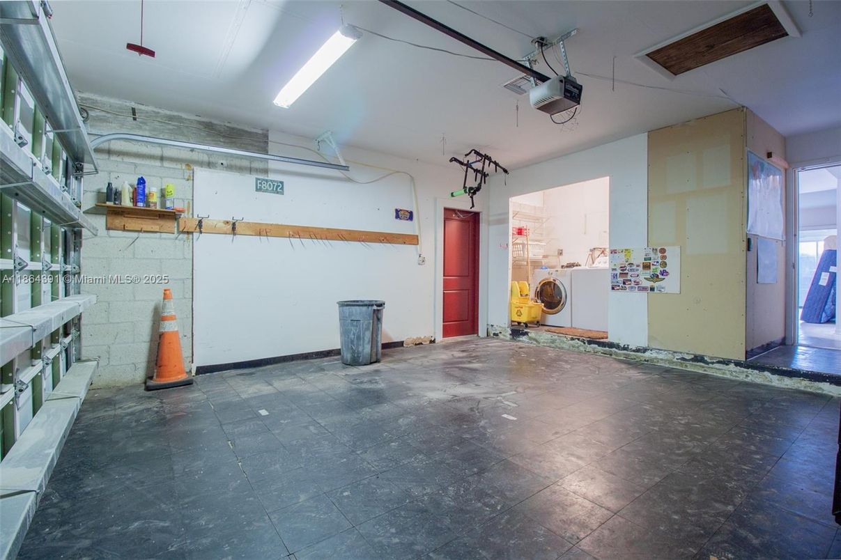Garage, Interior, Utility Closets, Washer