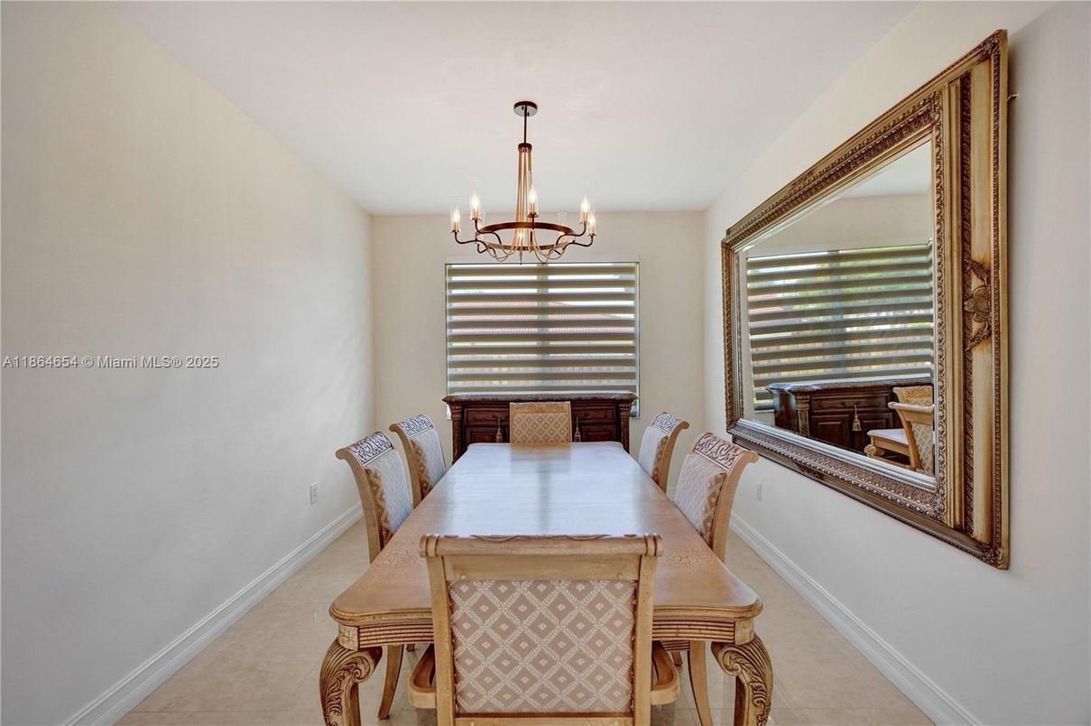 Chandelier, Dining room, Interior
