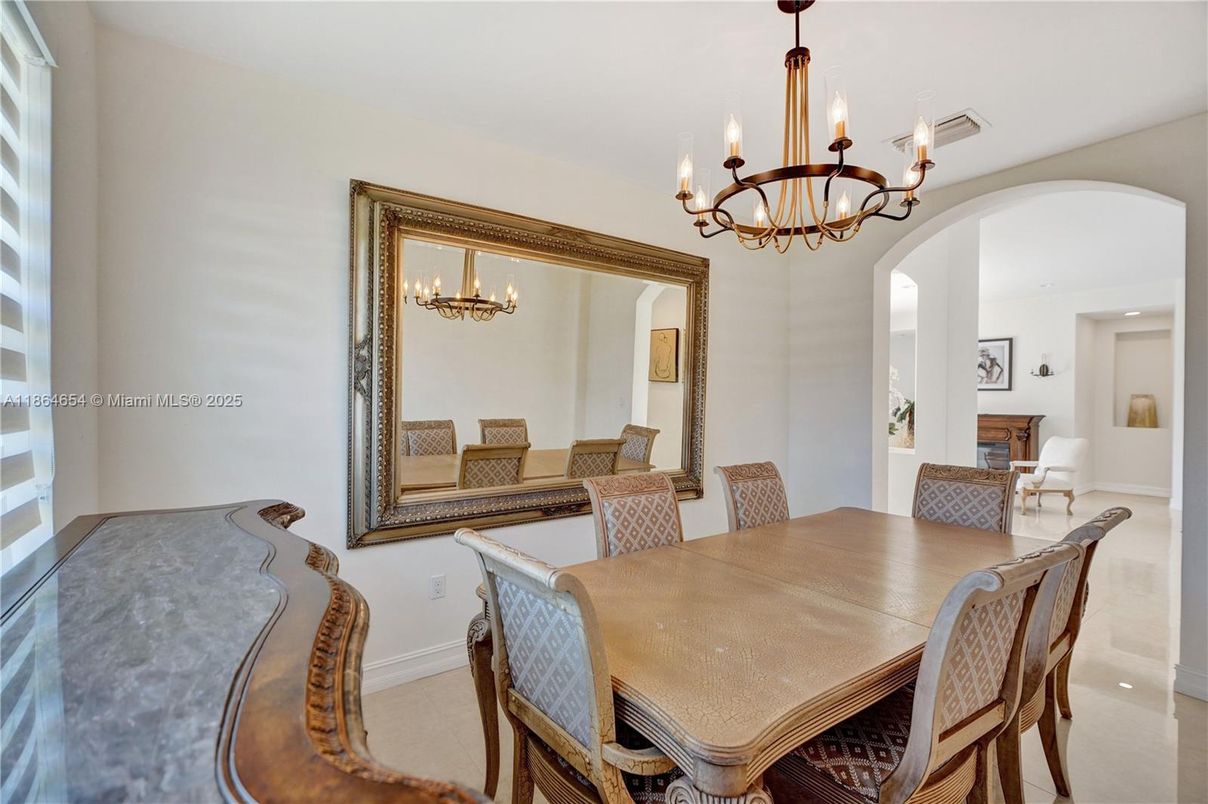 Chandelier, Dining room, Interior