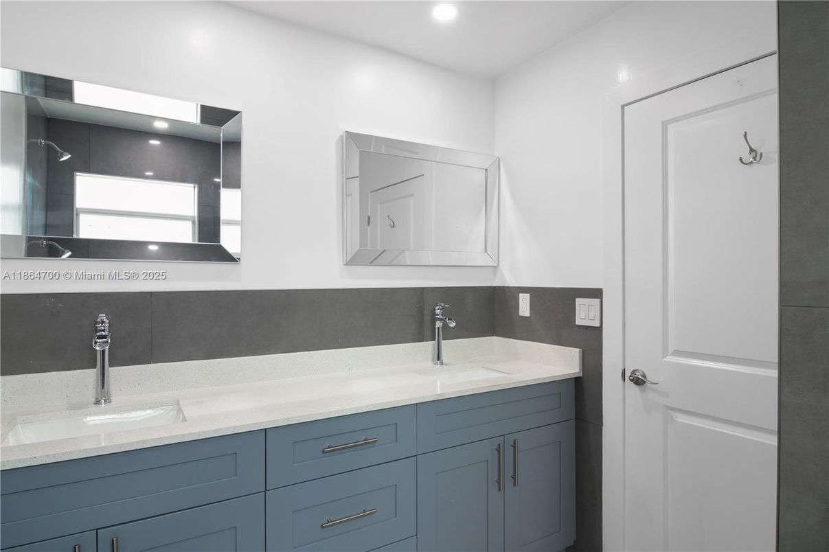 Bathroom, Dual Sink Vanities, Interior, Recessed Lighting