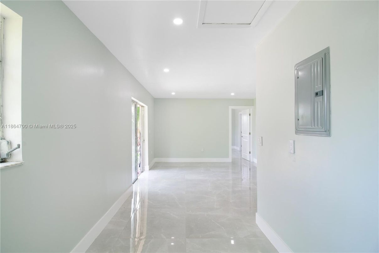 Empty room, Interior, Recessed Lighting