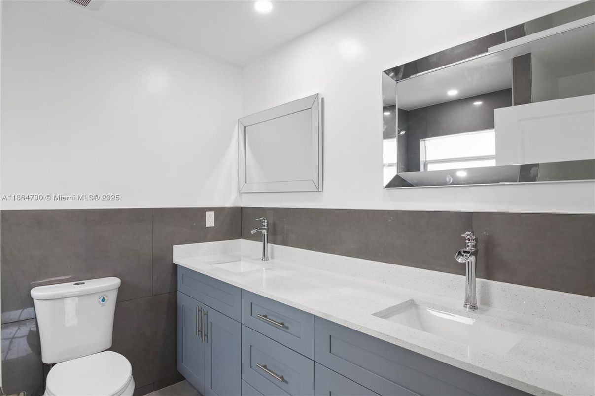 Bathroom, Dual Sink Vanities, Interior, Recessed Lighting