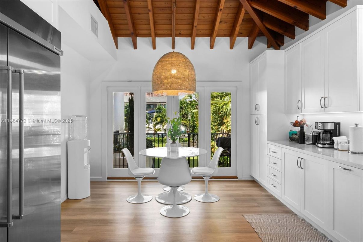 Dining room, Interior, Kitchen, Stainless Steel Appliances, Wooden Beams, Wooden Ceilings, Wood Texture Flooring