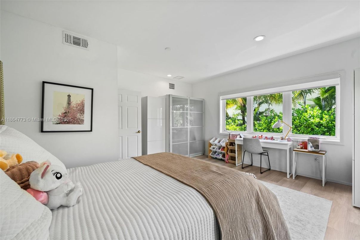 Bedroom, Home Office, Interior, Recessed Lighting, Wood Texture Flooring