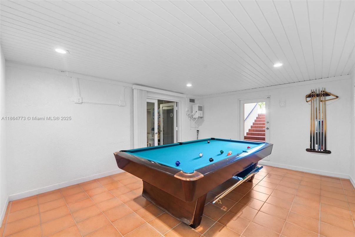 Billiard Table, Game Room, Interior, Recessed Lighting