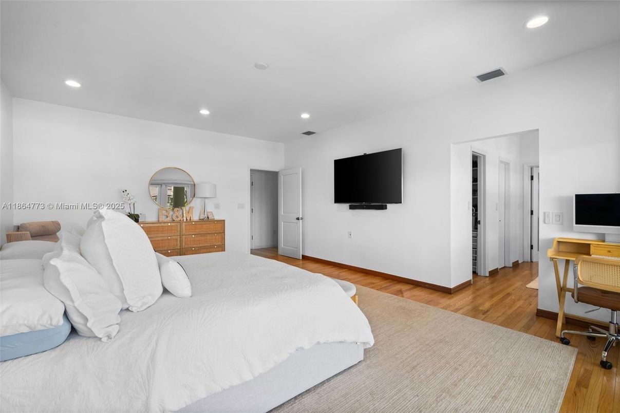 Bedroom, Home Office, Interior, Recessed Lighting, Wood Texture Flooring