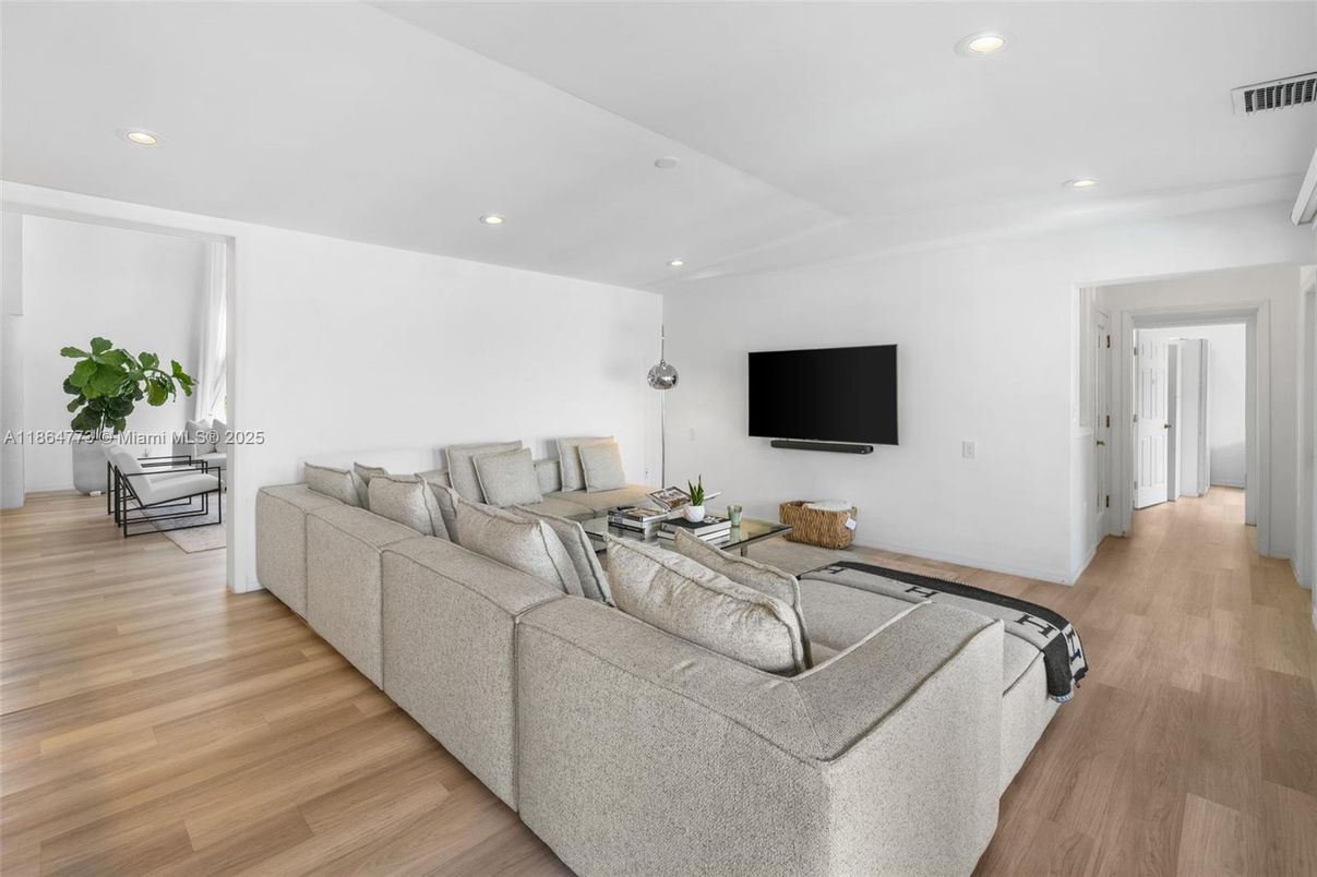 Interior, Living room, Recessed Lighting, Wood Texture Flooring