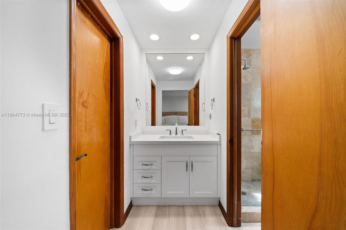 Bathroom, Interior, Recessed Lighting