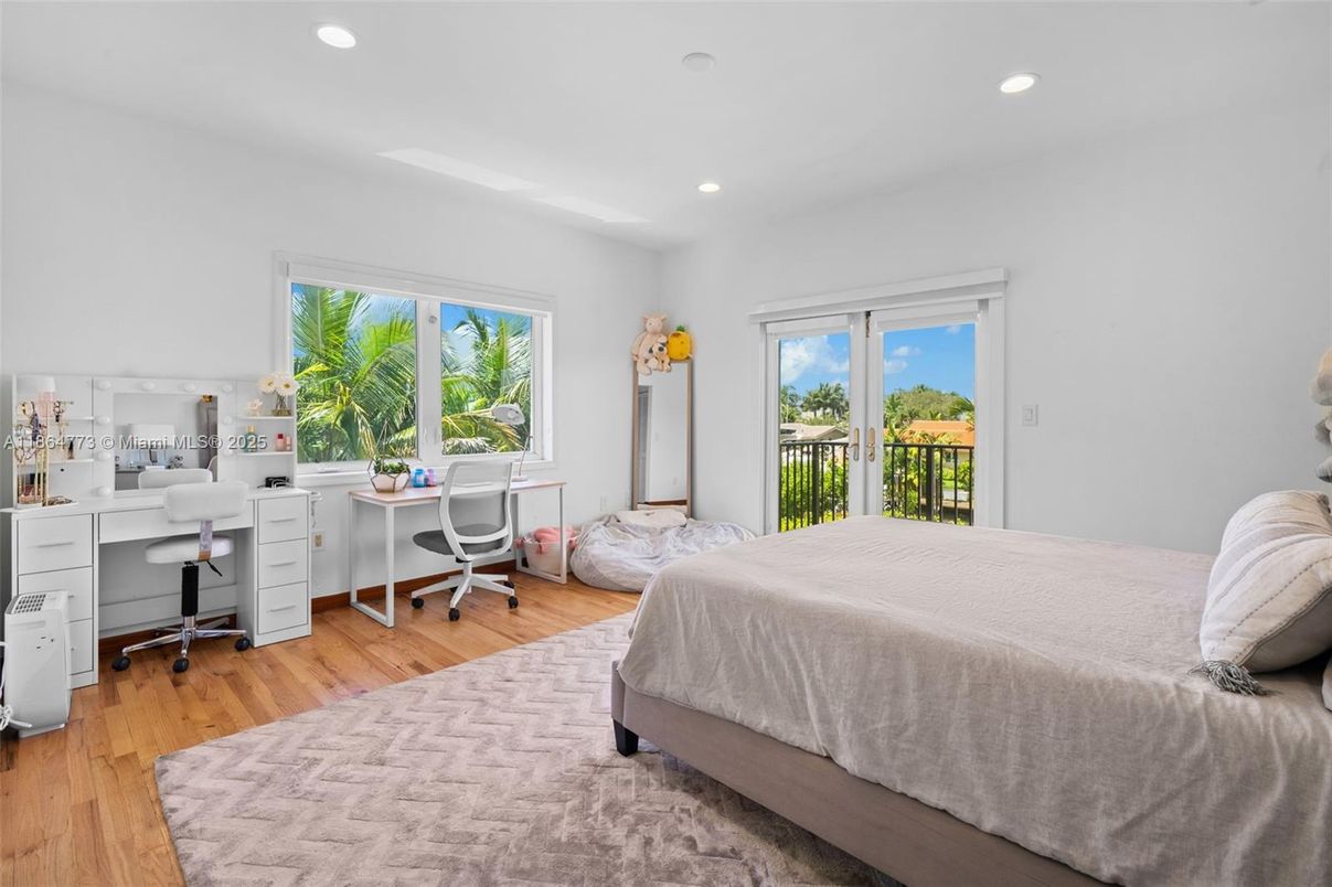 Bedroom, Home Office, Interior, Recessed Lighting, Wood Texture Flooring