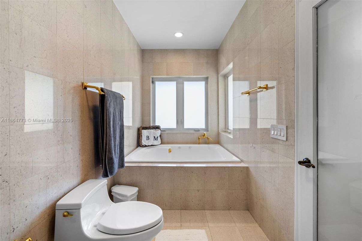Bathroom, Interior, Recessed Lighting