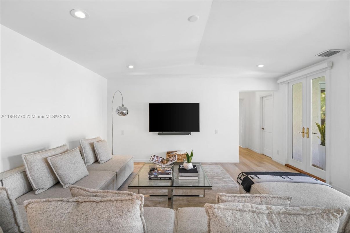 Interior, Living room, Recessed Lighting, Wood Texture Flooring