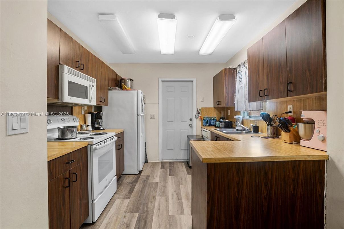 Interior, Kitchen, Wood Texture Flooring