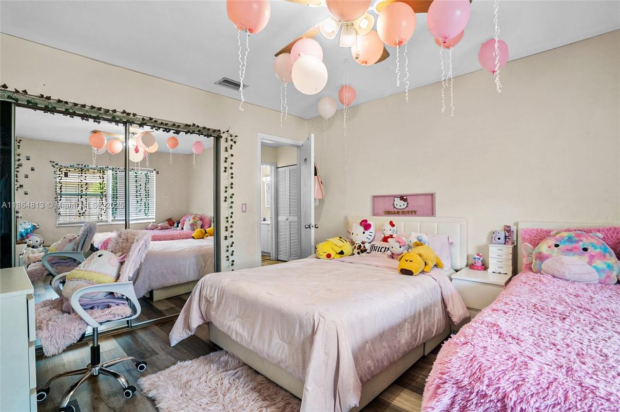 Bedroom, Interior, Pendant Lights, Wood Texture Flooring