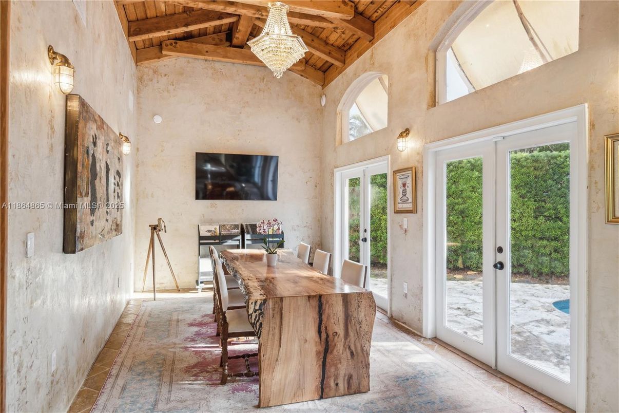 Chandelier, Dining room, Interior, Wooden Beams, Wooden Ceilings