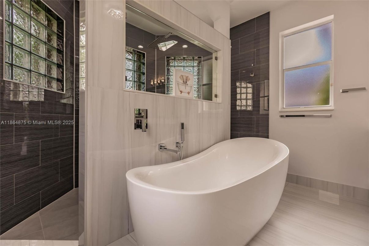 Bathroom, Free Standing Baths, Interior