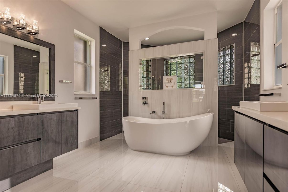 Bathroom, Free Standing Baths, Interior, Recessed Lighting