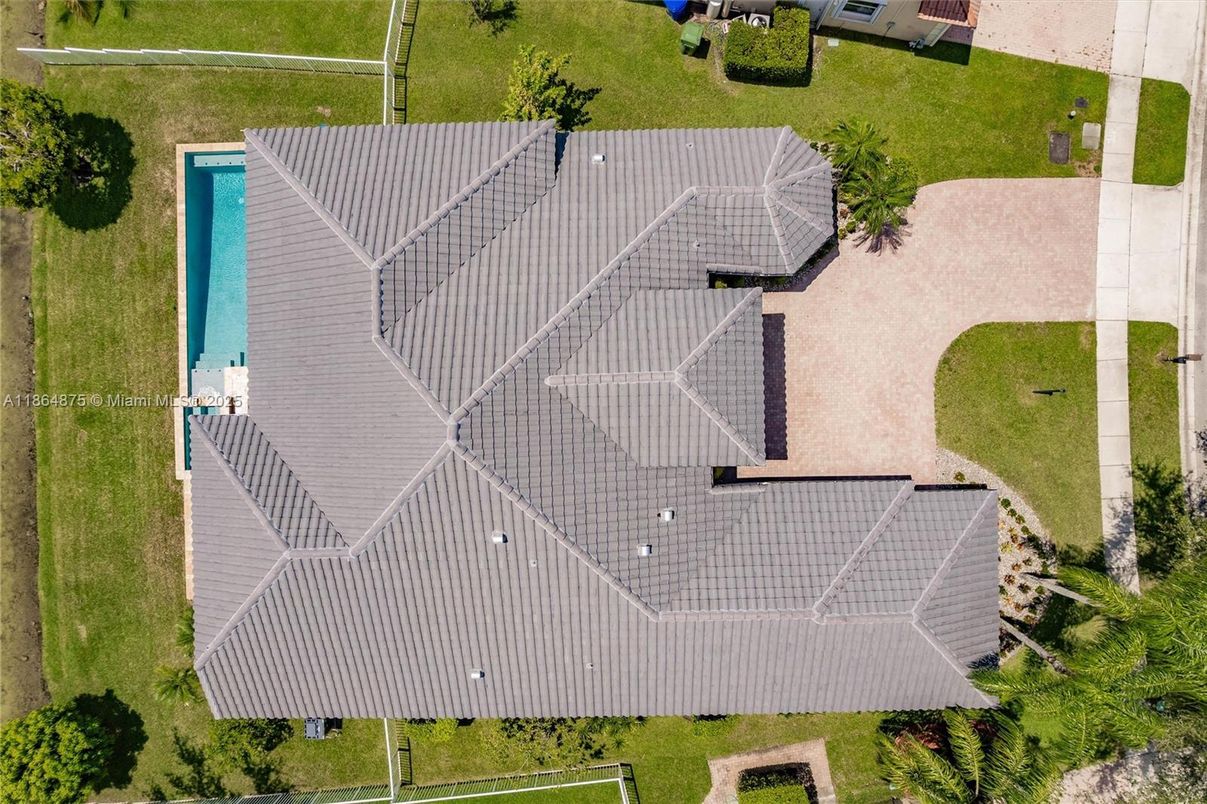 Exterior, Drone