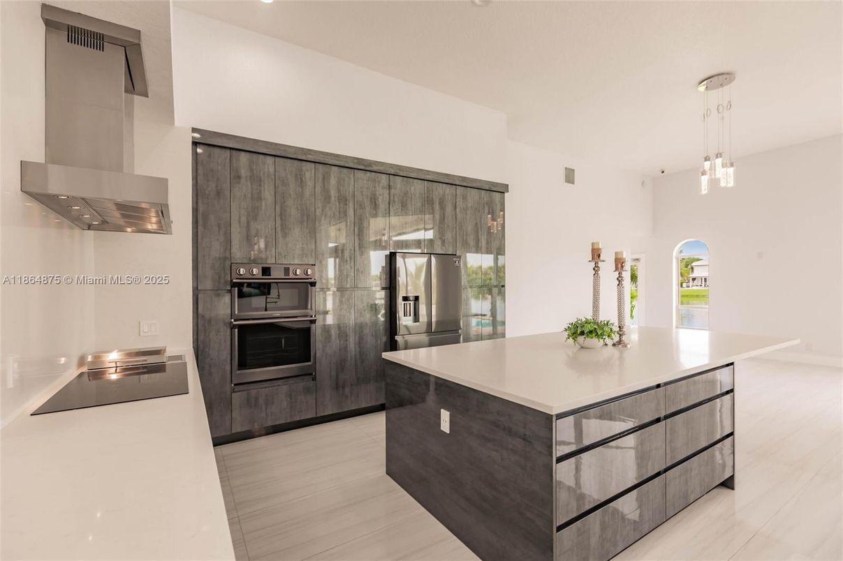 Interior, Kitchen, Pendant Lights, Stainless Steel Appliances