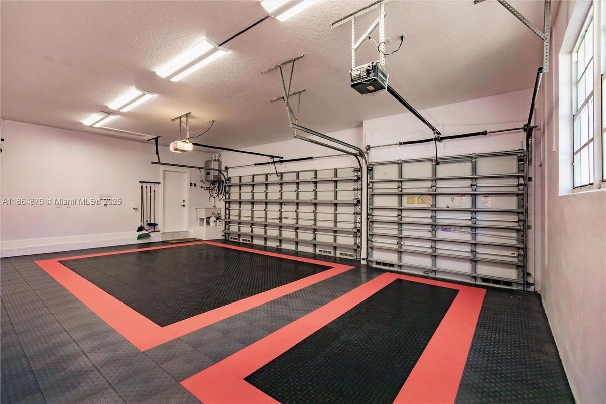 Garage, Interior