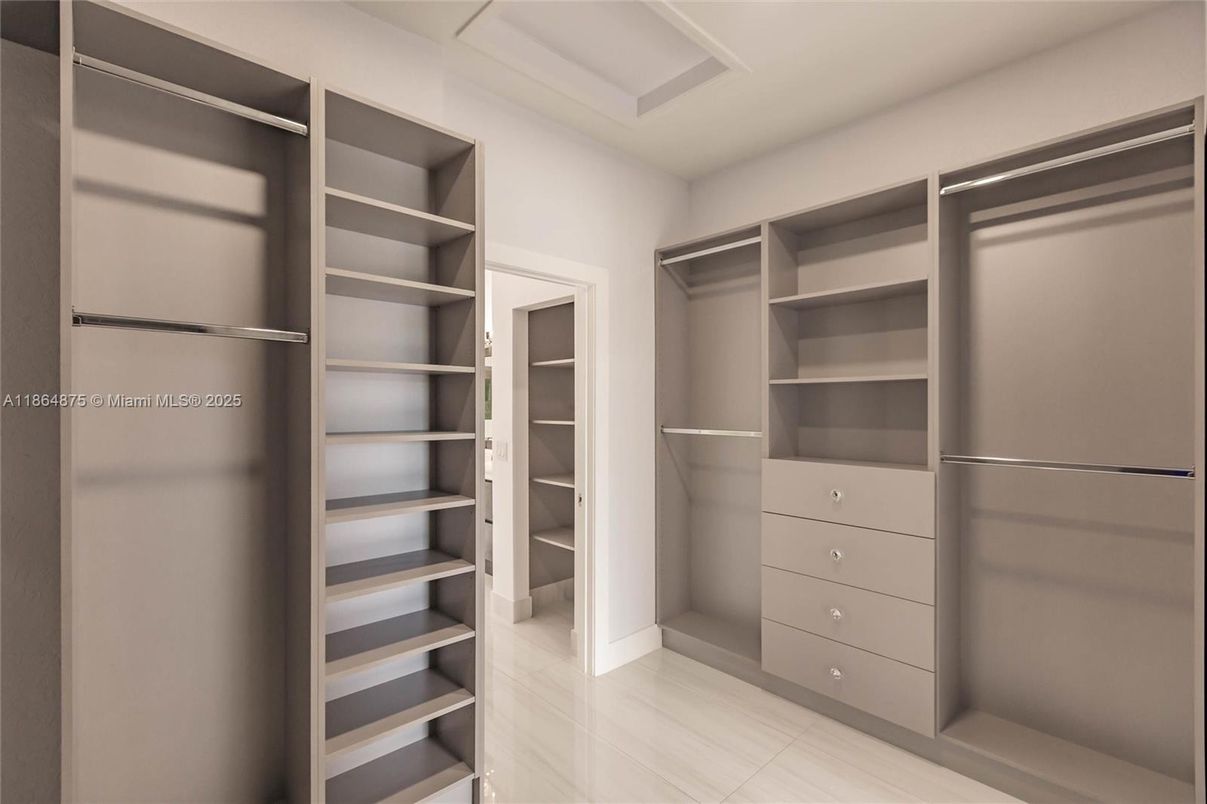 Interior, Walk-in Closets