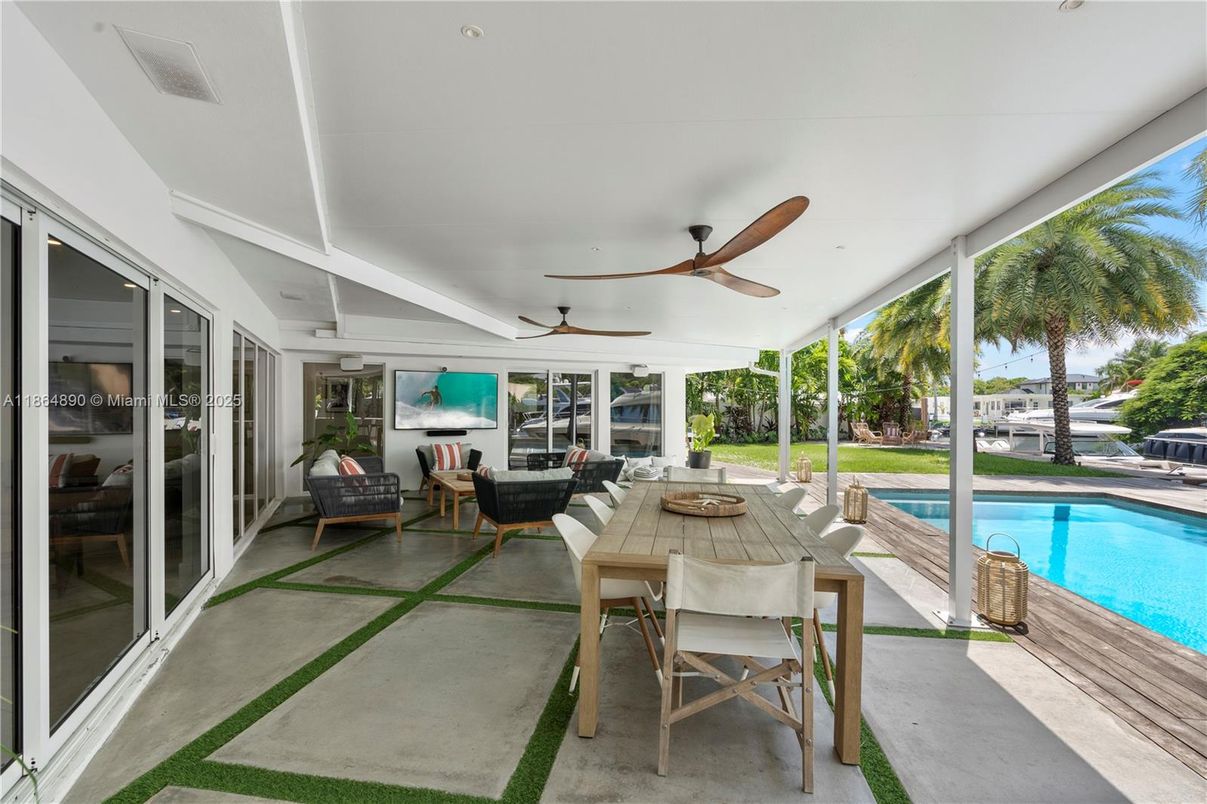 Dining room, Interior, Pool, Sun Room, Water