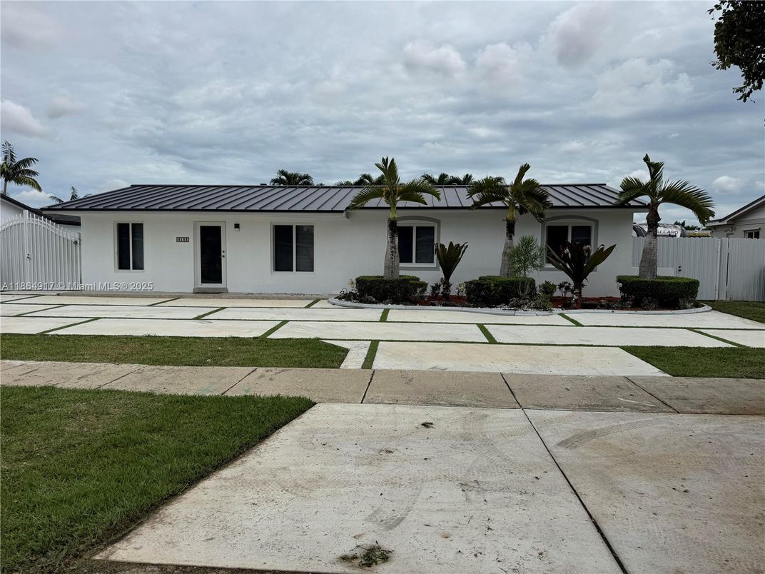 Backyard, Exterior, Facade, Ranch