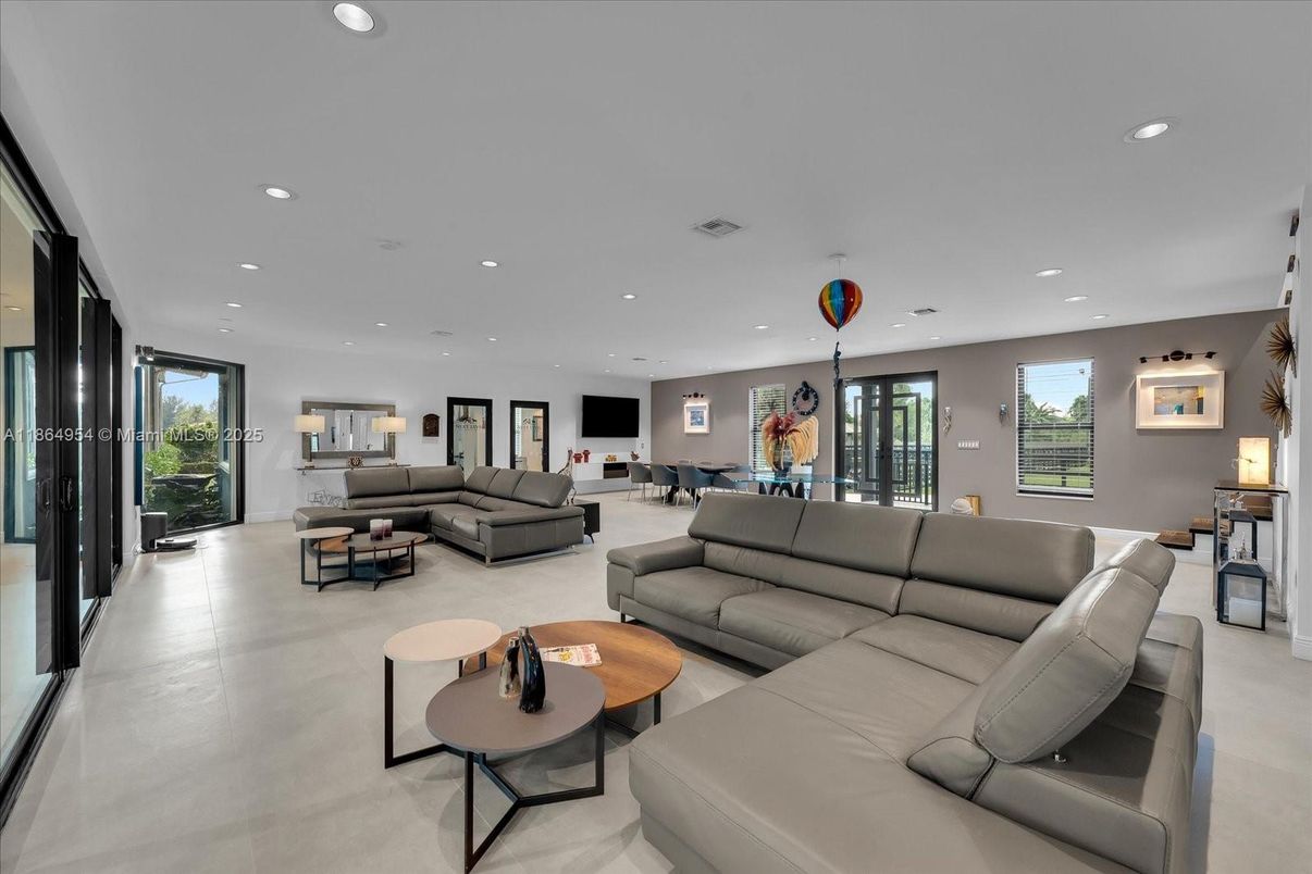 Dining room, Interior, Living room, Recessed Lighting