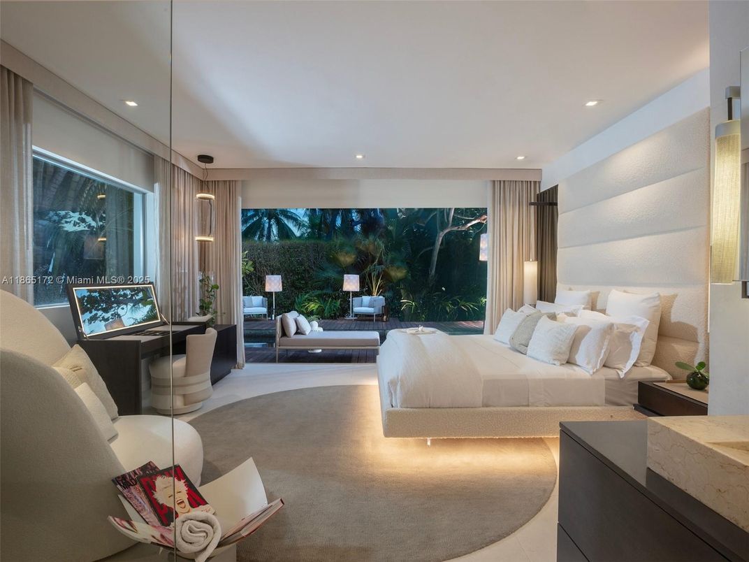 Bedroom, Interior, Living room, Pendant Lights, Recessed Lighting