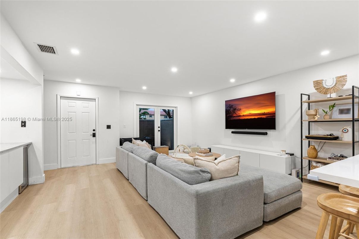 Interior, Living room, Recessed Lighting, Wood Texture Flooring
