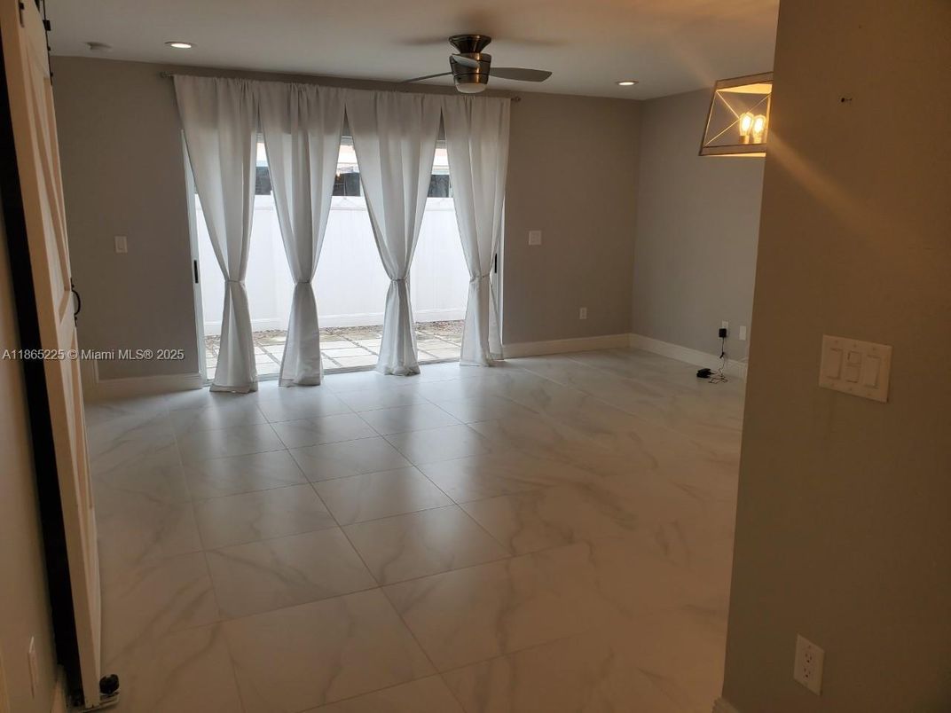 Empty room, Interior, Marble, Recessed Lighting