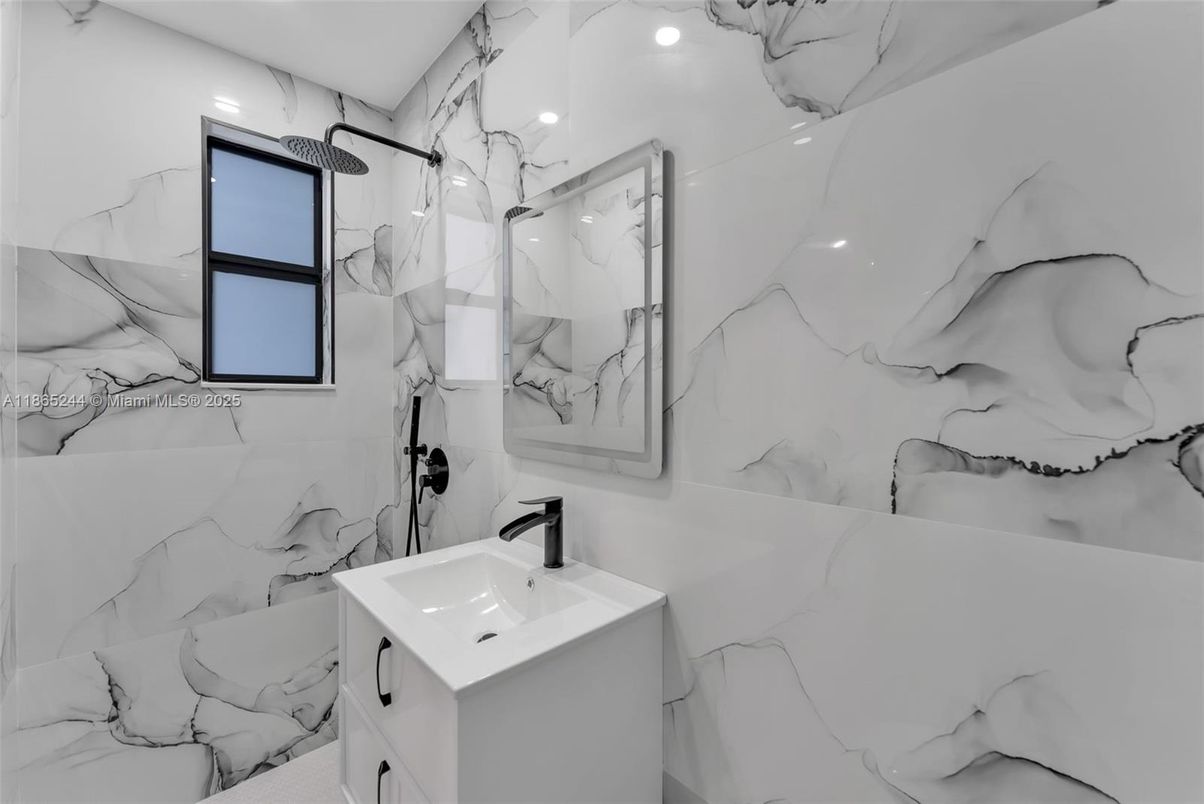Bathroom, Interior, Marble Walls, Recessed Lighting