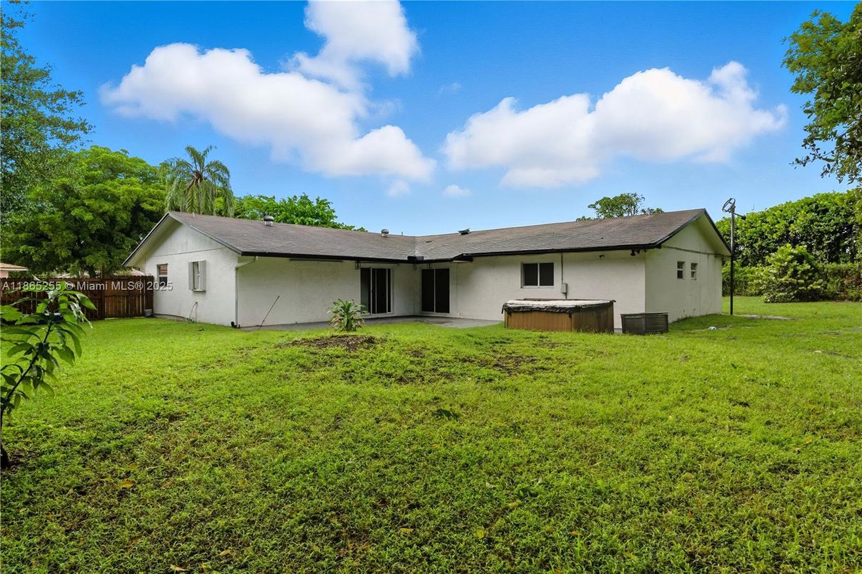 Backyard, Exterior, Hot Tub