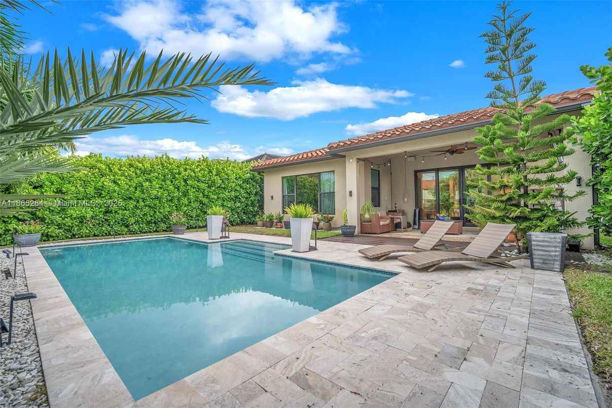 Exterior, Pool