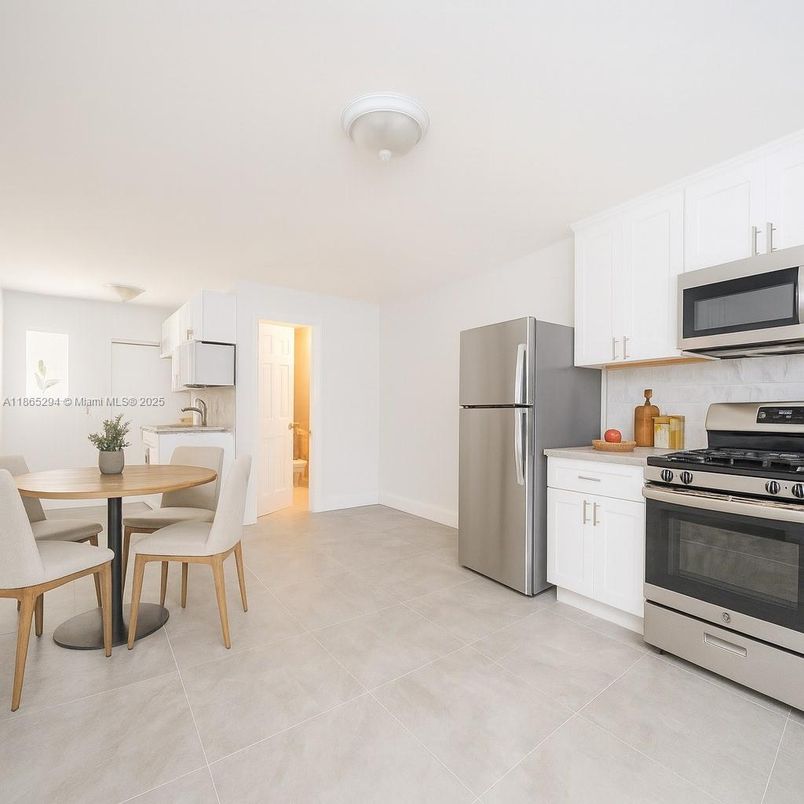 Dining room, Interior, Kitchen, Stainless Steel Appliances