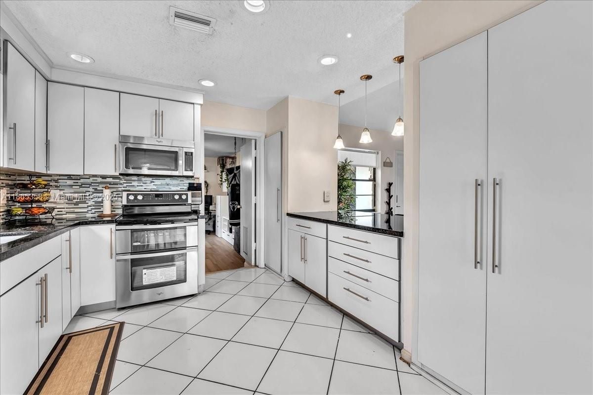 Interior, Kitchen, Pendant Lights, Recessed Lighting, Stainless Steel Appliances
