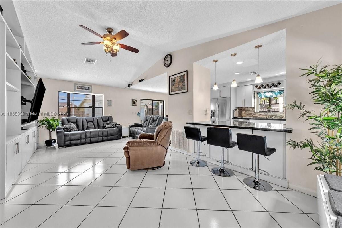 Interior, Kitchen, Living room, Pendant Lights, Recessed Lighting, Stainless Steel Appliances