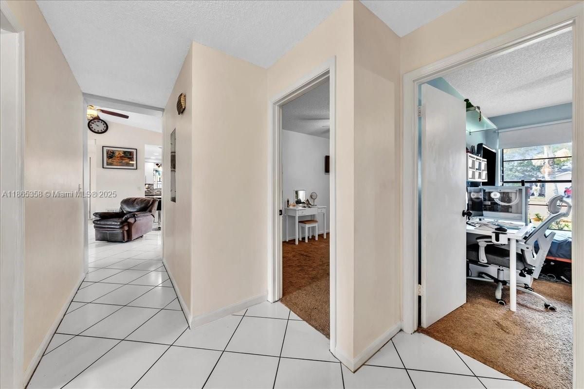 Home Office, Interior