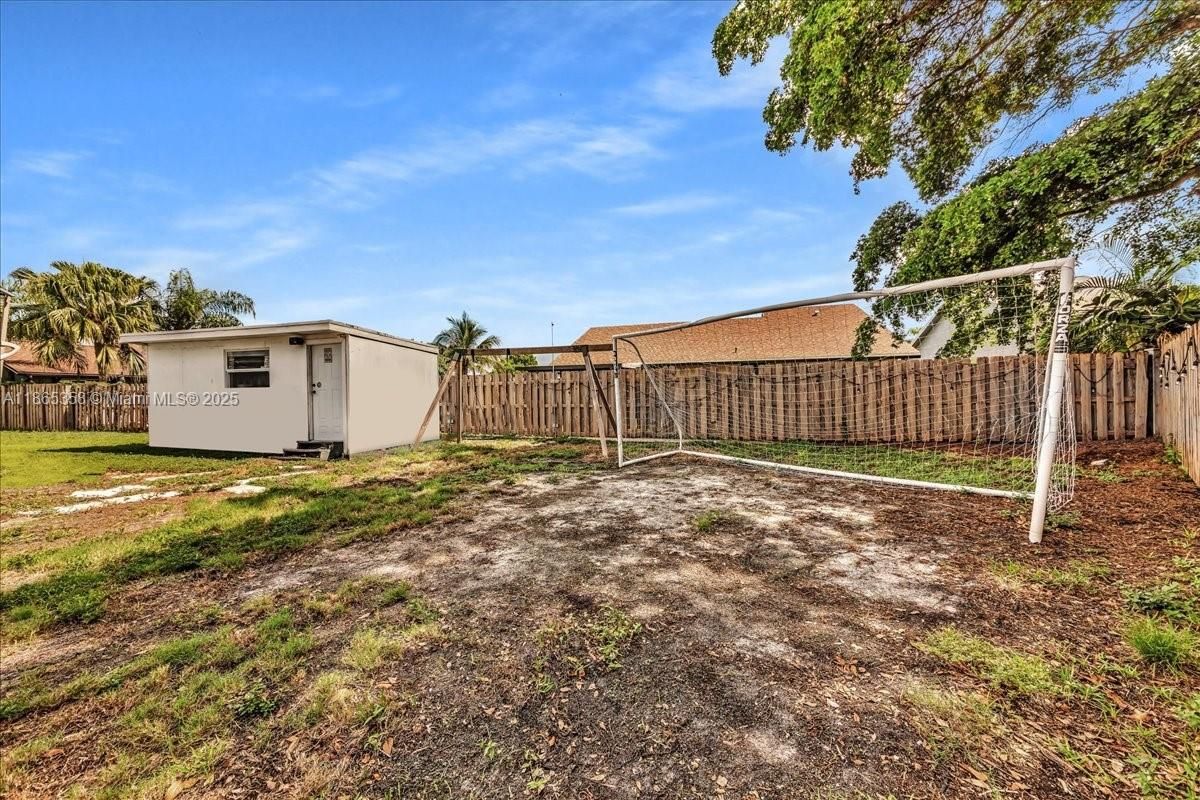 Backyard, Exterior