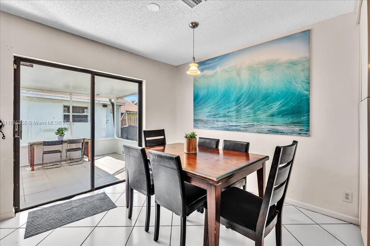 Dining room, Interior, Pendant Lights