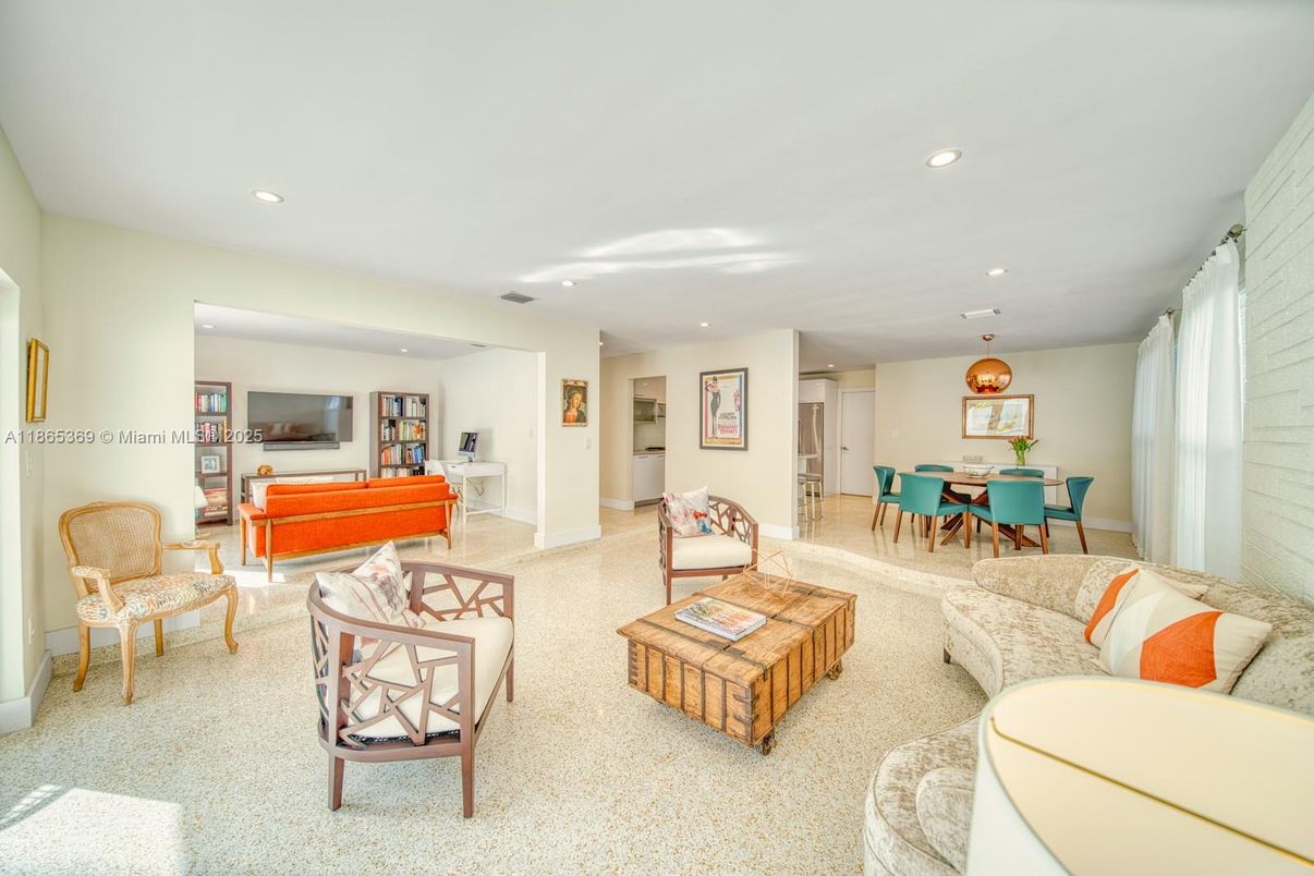 Dining room, Interior, Living room, Recessed Lighting