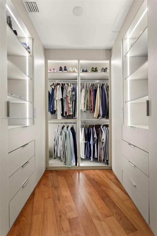 Interior, Walk-in Closets, Wood Texture Flooring