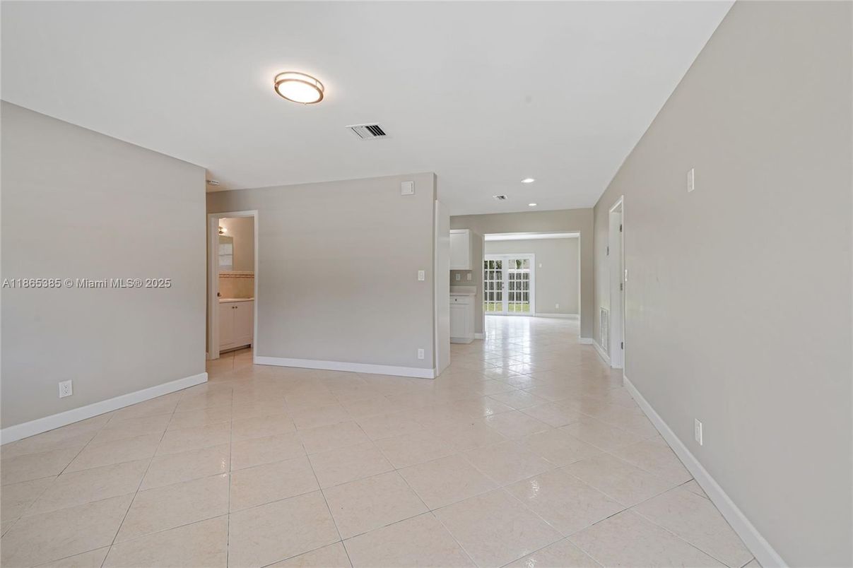 Empty room, Interior, Recessed Lighting